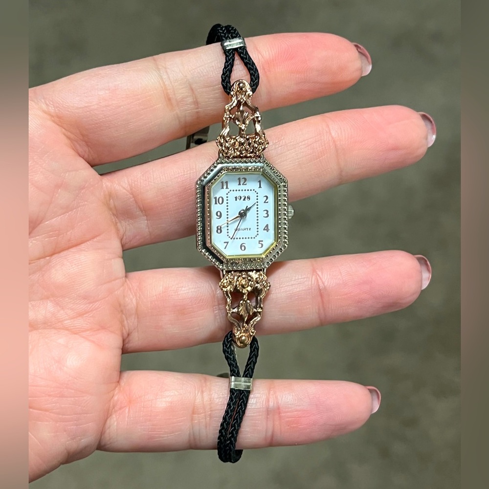 1928 vintage replica in black and rose gold